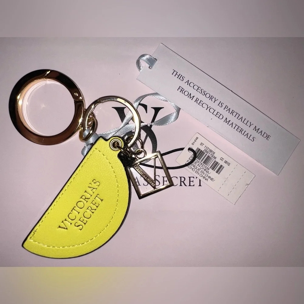 🍋NWT VICTORIA’S SECRET LEMON SLICE KEYCHAIN🍋